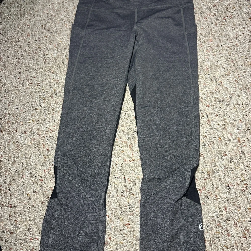 Lululemon Pace Rival Crop Pants in Black and gray -Size 4
